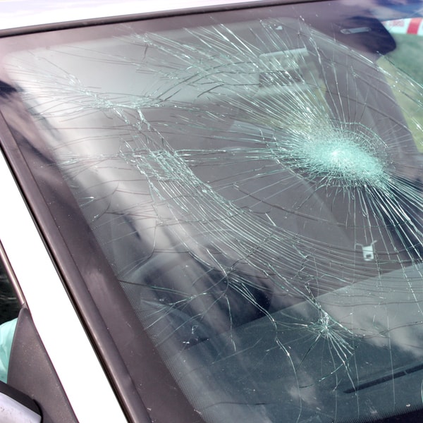 which auto glass replacement service to call and what does it cost to fix windshield 
